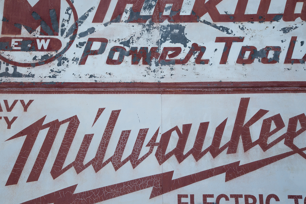 A hand-painted version of the Milwaukee Electric Tool Corporation logo on the exterior of Lincoln Hardware, 1609 Lincoln Boulevard in Venice.