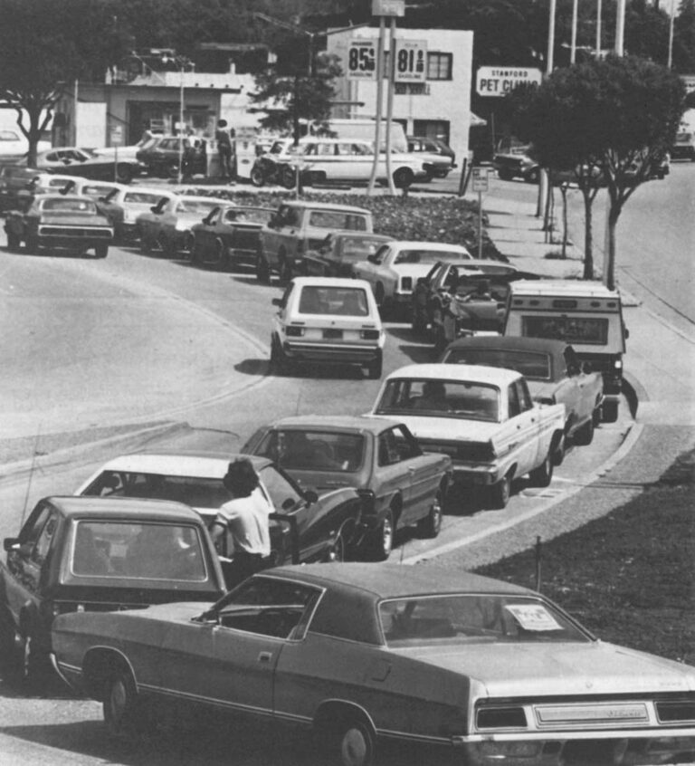 A gas line during the 1979 oil crisis.