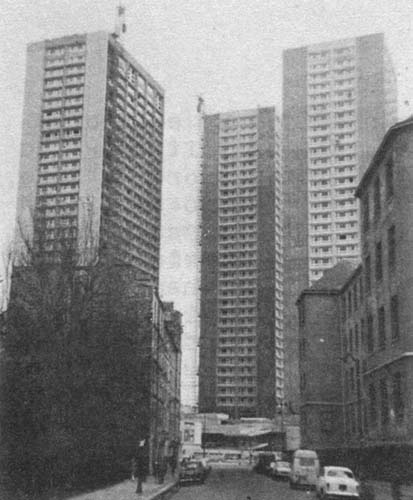 From left to right, the "Sapporo," "Mexico" and "Athenes" apartment towers in Secteur Italie (far right on plan below).