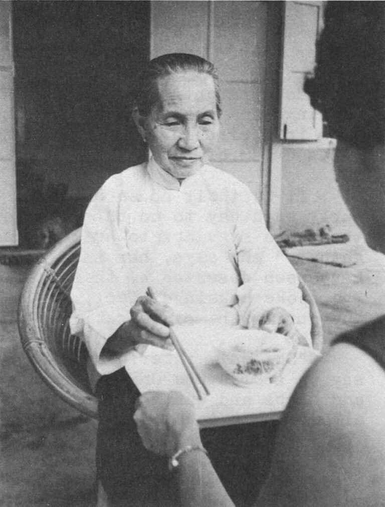 Daphne Wang kneels before her mother-in-law to offer a bowl of noodles (for long life) and two eggs (symbol of happy occasions). This is a birthday ritual performed with the phrase: "May your luck be as smooth as the Eastern Ocean and your life as eternal as the southern mountain." Red packets, containing money, are also given.