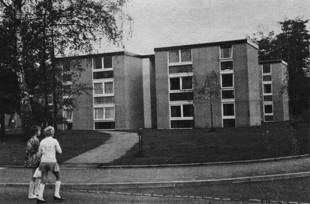 Two views, taken from no more than 50 feet apart, of an apartment building in the Harmans Water neighborhood of Bracknell. On the top the impression is barren and monotonous; on the left verdant and welcoming. The building itself is, in fact, neutral.